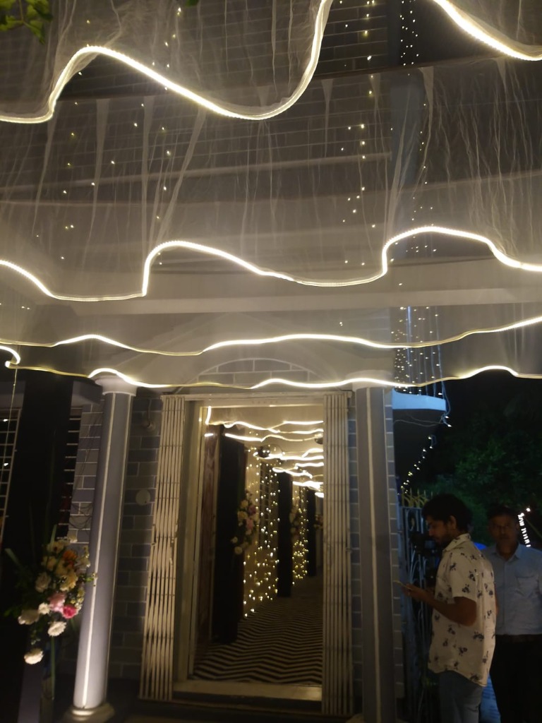 Modern LED wave ceiling entrance with stunning architectural lighting